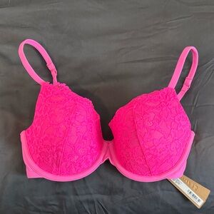 SKIMS Lace T-Shirt Bra in Neon Pink